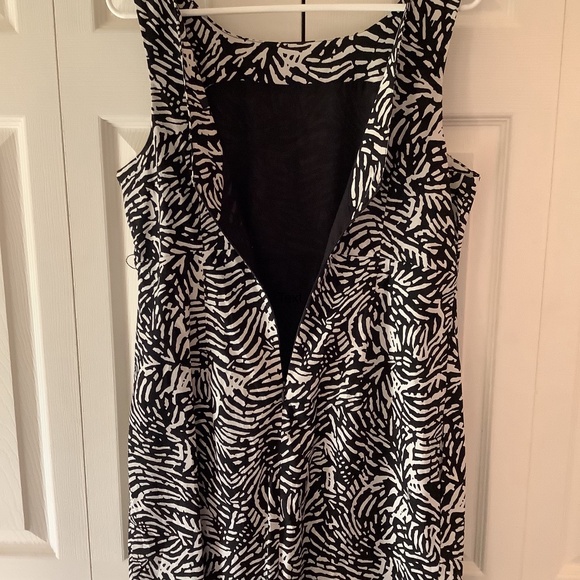 Black &White Pattern Shift Dress - Picture 10 of 10